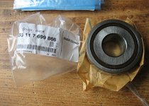 Le deuxième roulement neuf. A billes et à rouleaux.