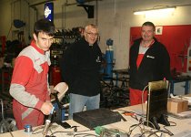 L&#39;atelier de préparations électronique. Ici on cuisine le perchlorure pour fabriuer les circuits imprimés maisons. Juste avant que je prenne la photo, un jeune Galapiat soudait des diodes sur circuit imprimé circulaire destiné à un phare arrière.