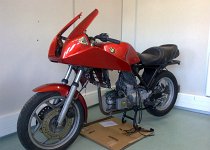 C&#39;est la première fois que je la vois sur ses 2 roues ! Vous  remarquerez le superbe travail de Fred pour renforcer le chassis ...