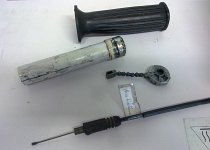 La crémaillère mécanique se démonte et laisse place à un axe prèt à accueillir la nouvelle commande analogique