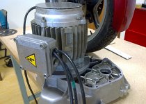 Suite à une idée lumineuse de Fred et Mr Joly, le carter va être récupéré pour fixer le moteur sur la boîte. Pendant les vacances, Fred va procéder aux adaptations ...